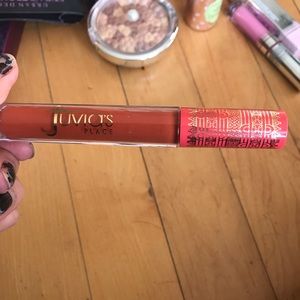 Juvias place lipstick